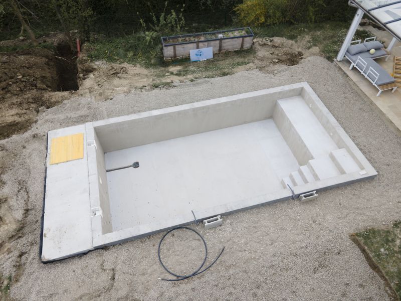 Crack Repair in Gunite Pools